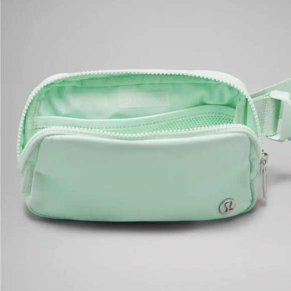 Sold out limited edition Mint moment lululemon belt bag - Picture 1 of 9